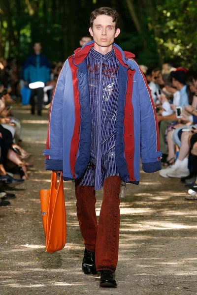 Look 32